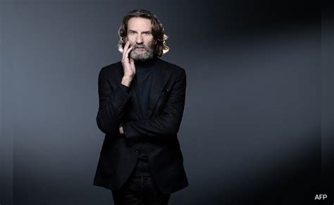  Frédéric Beigbeder: A Parisian Rhapsody of Desire and Disillusionment